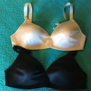 2 Bravado wireless nursing bras. Size D/E (DD)